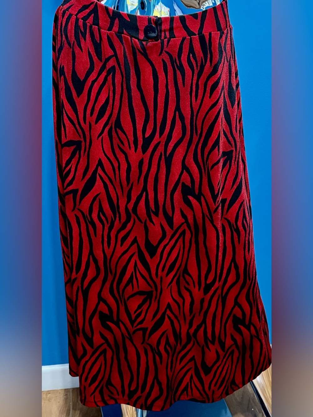 Vibrant red and black zebra-patterned midi skirt size S